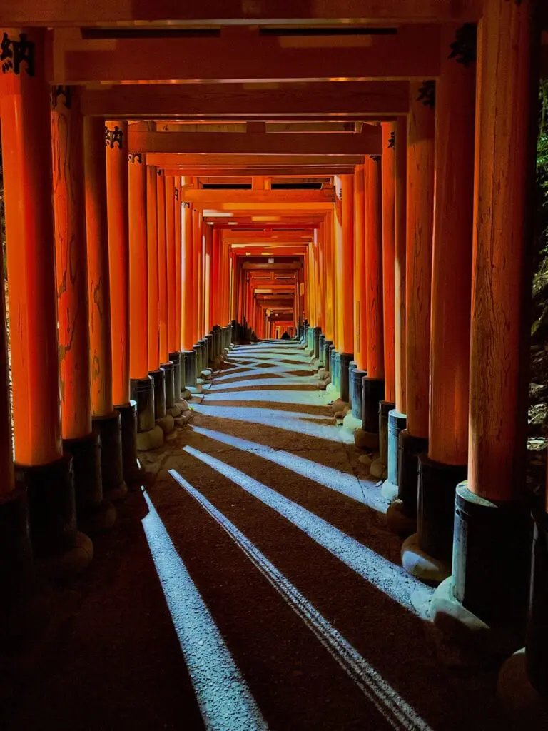 roadtrip door Japan – reizen in Japan – Japans landschap – natuur in Japan – cultuur in Japan – traditionele Japanse architectuur – Japanse tempel – streetfood in Japan – Japanse bergen – reizen met de auto in Japan – lokale ervaringen Japan – authentiek Japan – verborgen plekken Japan – Japanse stad – landelijke Japan – Japan in de herfst – Japan in de lente – avontuurlijke reis Japan – uitzicht in Japan – Japan Nomads reis