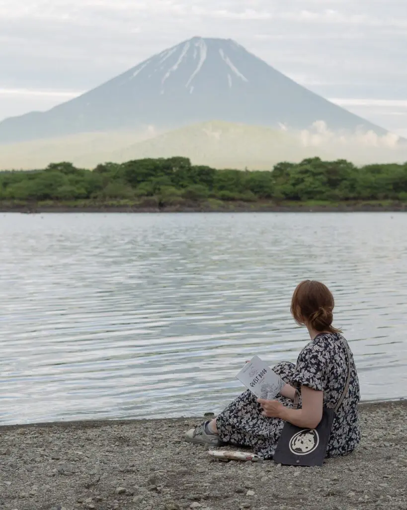 roadtrip door Japan – reizen in Japan – Japans landschap – natuur in Japan – cultuur in Japan – traditionele Japanse architectuur – Japanse tempel – streetfood in Japan – Japanse bergen – reizen met de auto in Japan – lokale ervaringen Japan – authentiek Japan – verborgen plekken Japan – Japanse stad – landelijke Japan – Japan in de herfst – Japan in de lente – avontuurlijke reis Japan – uitzicht in Japan – Japan Nomads reis