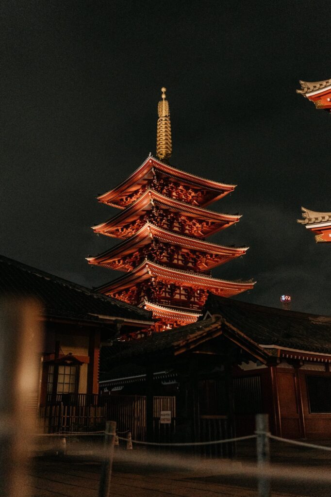 roadtrip door Japan – reizen in Japan – Japans landschap – natuur in Japan – cultuur in Japan – traditionele Japanse architectuur – Japanse tempel – streetfood in Japan – Japanse bergen – reizen met de auto in Japan – lokale ervaringen Japan – authentiek Japan – verborgen plekken Japan – Japanse stad – landelijke Japan – Japan in de herfst – Japan in de lente – avontuurlijke reis Japan – uitzicht in Japan – Japan Nomads reis