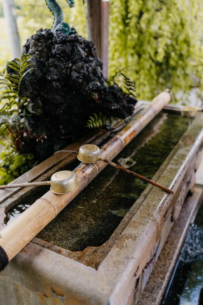 roadtrip door Japan – reizen in Japan – Japans landschap – natuur in Japan – cultuur in Japan – traditionele Japanse architectuur – Japanse tempel – streetfood in Japan – Japanse bergen – reizen met de auto in Japan – lokale ervaringen Japan – authentiek Japan – verborgen plekken Japan – Japanse stad – landelijke Japan – Japan in de herfst – Japan in de lente – avontuurlijke reis Japan – uitzicht in Japan – Japan Nomads reis