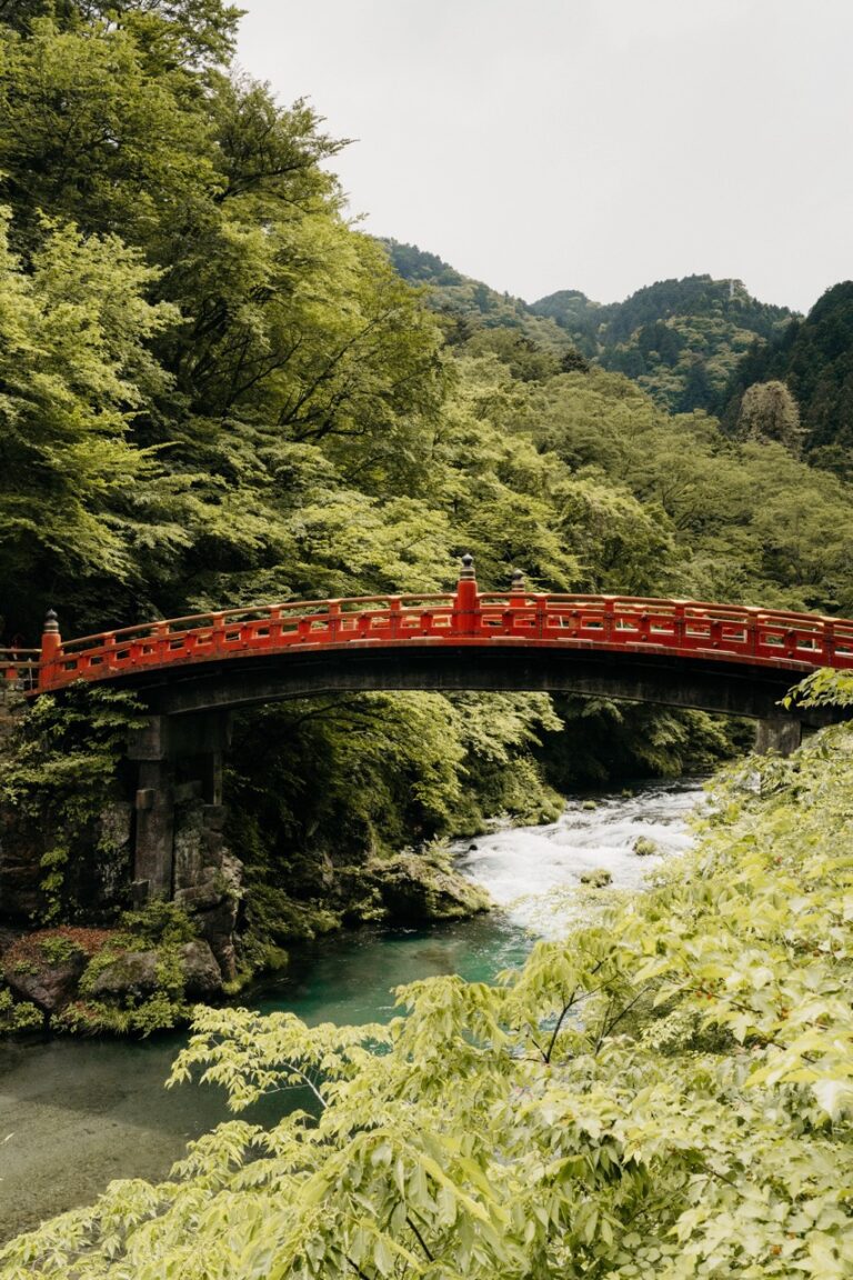 roadtrip door Japan – reizen in Japan – Japans landschap – natuur in Japan – cultuur in Japan – traditionele Japanse architectuur – Japanse tempel – streetfood in Japan – Japanse bergen – reizen met de auto in Japan – lokale ervaringen Japan – authentiek Japan – verborgen plekken Japan – Japanse stad – landelijke Japan – Japan in de herfst – Japan in de lente – avontuurlijke reis Japan – uitzicht in Japan – Japan Nomads reis