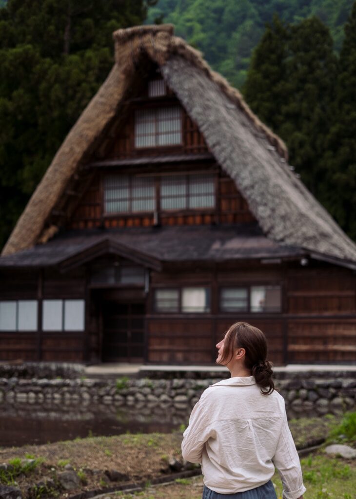 roadtrip door Japan – reizen in Japan – Japans landschap – natuur in Japan – cultuur in Japan – traditionele Japanse architectuur – Japanse tempel – streetfood in Japan – Japanse bergen – reizen met de auto in Japan – lokale ervaringen Japan – authentiek Japan – verborgen plekken Japan – Japanse stad – landelijke Japan – Japan in de herfst – Japan in de lente – avontuurlijke reis Japan – uitzicht in Japan – Japan Nomads reis