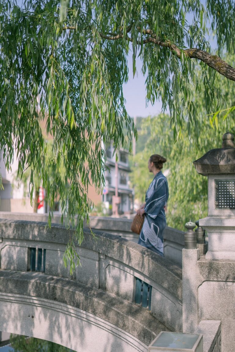 roadtrip door Japan – reizen in Japan – Japans landschap – natuur in Japan – cultuur in Japan – traditionele Japanse architectuur – Japanse tempel – streetfood in Japan – Japanse bergen – reizen met de auto in Japan – lokale ervaringen Japan – authentiek Japan – verborgen plekken Japan – Japanse stad – landelijke Japan – Japan in de herfst – Japan in de lente – avontuurlijke reis Japan – uitzicht in Japan – Japan Nomads reis