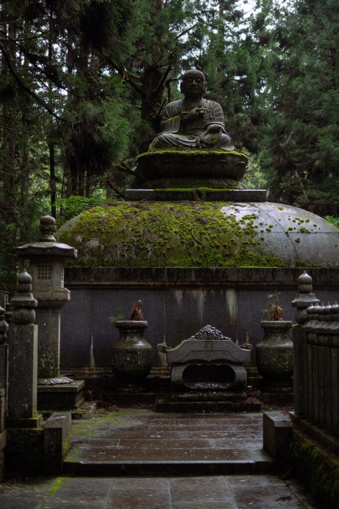 roadtrip door Japan – reizen in Japan – Japans landschap – natuur in Japan – cultuur in Japan – traditionele Japanse architectuur – Japanse tempel – streetfood in Japan – Japanse bergen – reizen met de auto in Japan – lokale ervaringen Japan – authentiek Japan – verborgen plekken Japan – Japanse stad – landelijke Japan – Japan in de herfst – Japan in de lente – avontuurlijke reis Japan – uitzicht in Japan – Japan Nomads reis